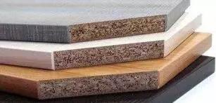 人造板与实木之争 家具生产中的现代科技与传统工艺